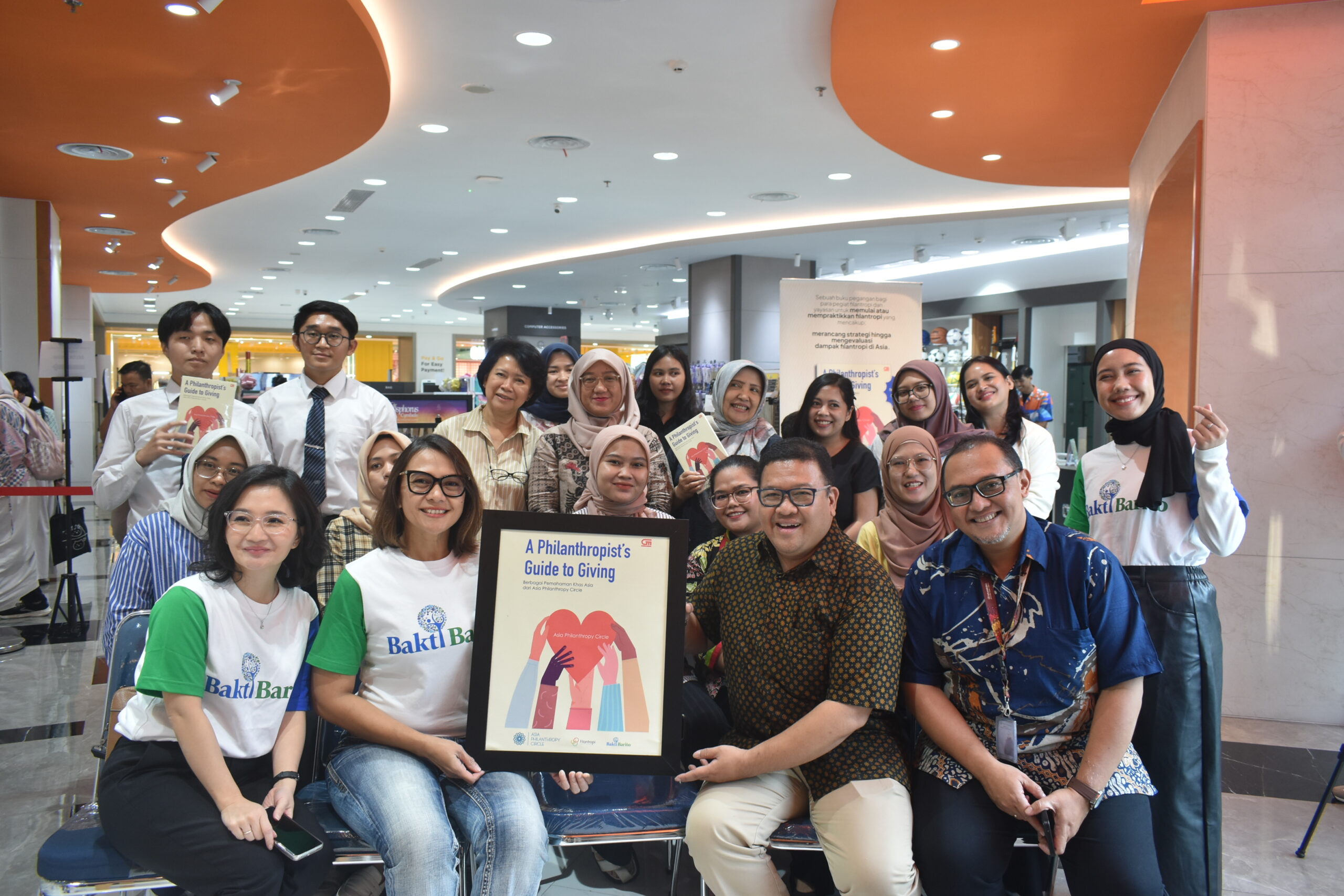 Acara Peluncuran yang Sukses di Gramedia Soroti Filantropi Strategis: A Philanthropist’s Guide to Giving Edisi Bahasa Indonesia Telah Tersedia